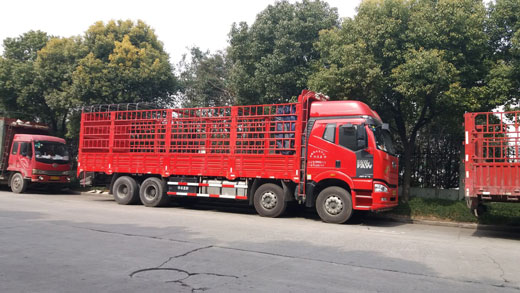 偉博物流貨運(yùn)卡車(chē)